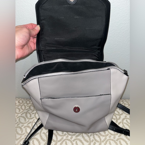 Kenneth Cole Reaction backpack - Picture 3 of 4
